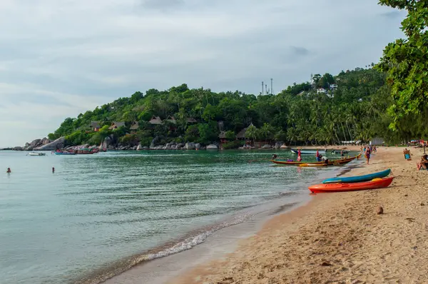 Koh Tao sahilinde bir tekne.
