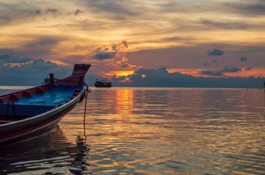 Koh Tao plajında gün batımı