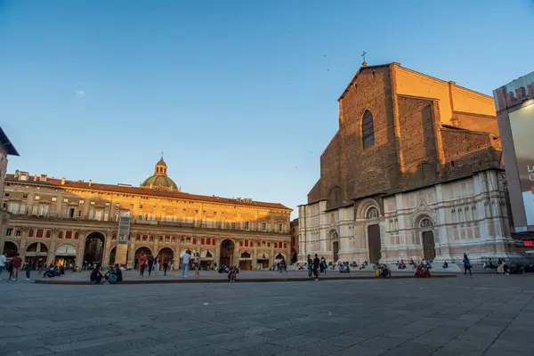 Bologna şehrinin mimari manzarası