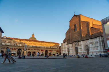 Bologna şehrinin mimari manzarası