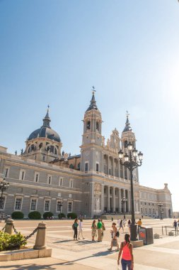 Madrid 'deki katedral manzarası