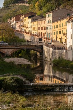 İtalya 'nın Marche bölgesindeki Piobbico kasabasının manzarası