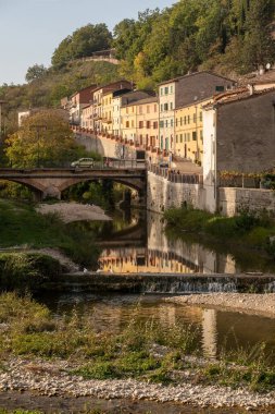 İtalya 'nın Marche bölgesindeki Piobbico kasabasının manzarası