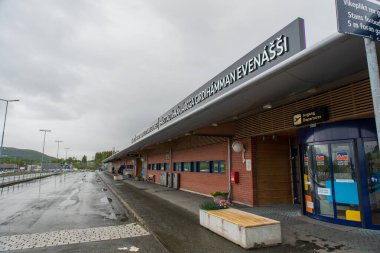 Kuzey Norveç 'teki Narvik havaalanına giriş görüntüsü