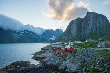 Lofoten Adaları 'ndaki Reine köyünün manzarası