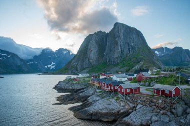 Lofoten Adaları 'ndaki Reine köyünün manzarası