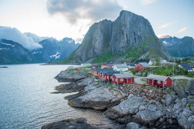 Lofoten Adaları 'ndaki Reine köyünün manzarası