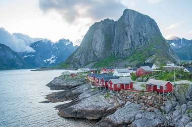 Lofoten Adaları 'ndaki Reine köyünün manzarası