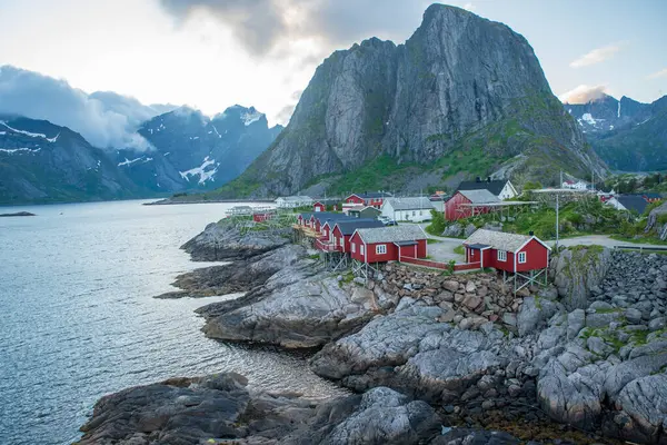 Lofoten Adaları 'ndaki Reine köyünün manzarası