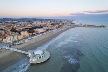 Senigallia 'daki İtalyan sahili manzarası