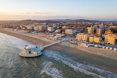 Senigallia 'daki İtalyan sahili manzarası