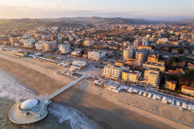 Senigallia 'daki İtalyan sahili manzarası