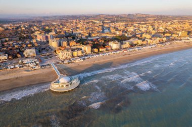 Senigallia 'daki İtalyan sahili manzarası