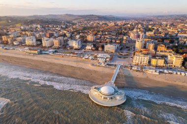 Senigallia 'daki İtalyan sahili manzarası