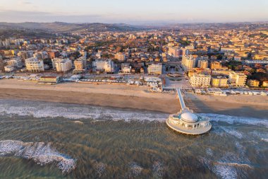 Senigallia 'daki İtalyan sahili manzarası