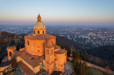 Bologna 'daki Madonna di San Luca' nın hava manzarası