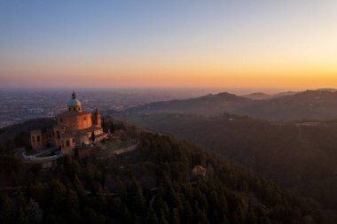 Bologna 'daki Madonna di San Luca' nın hava manzarası