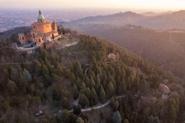 Bologna 'daki Madonna di San Luca' nın hava manzarası