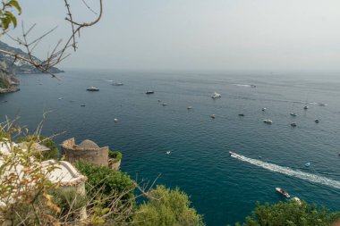 Positano 'daki İtalyan sahili manzarası