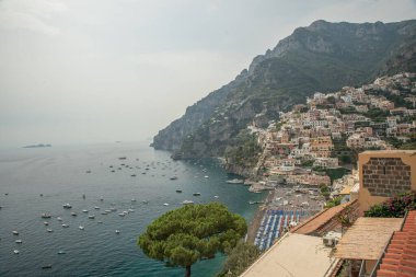 Positano 'daki İtalyan sahili manzarası