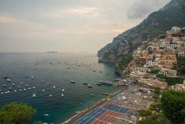 Positano 'daki İtalyan sahili manzarası