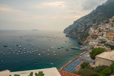 Positano 'daki İtalyan sahili manzarası