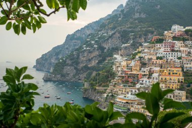 Positano 'daki İtalyan sahili manzarası