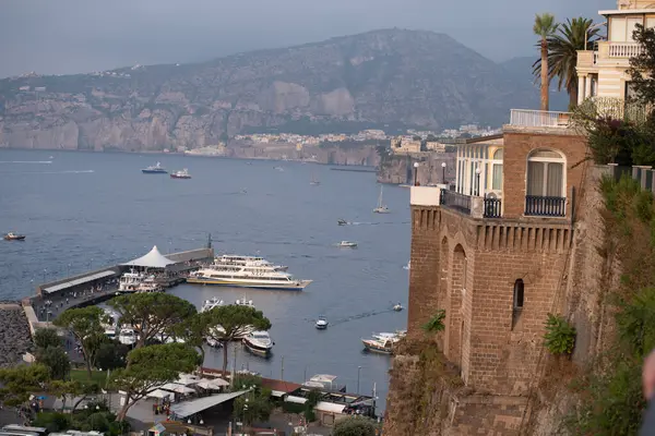 Sorrento 'daki İtalyan sahili manzarası