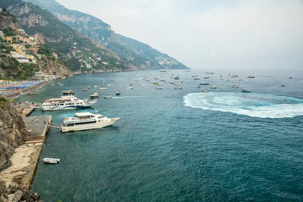 Positano 'daki İtalyan sahili manzarası