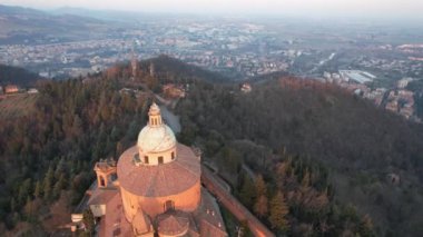 Bologna 'daki Madonna di San Luca' nın hava manzarası