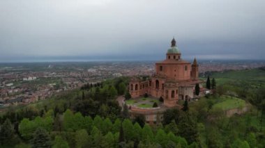 Bologna 'daki Madonna di San Luca' nın hava manzarası