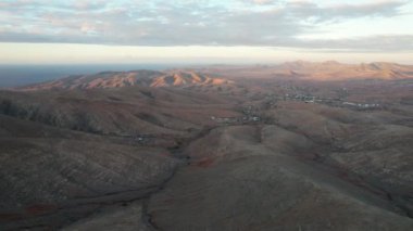İspanya 'da Fuerteventura' daki dağların havadan görünüşü