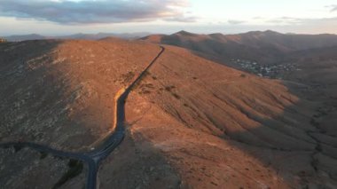 İspanya 'da Fuerteventura' daki dağların havadan görünüşü