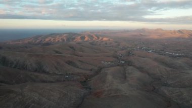 İspanya 'da Fuerteventura' daki dağların havadan görünüşü
