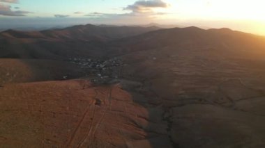 İspanya 'da Fuerteventura' daki dağların havadan görünüşü