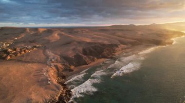 La Pared 'deki Fuerteventura kıyılarının havadan görüntüsü