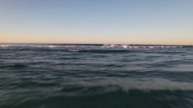 Fuerteventura 'daki Coffee plajının hava manzarası.