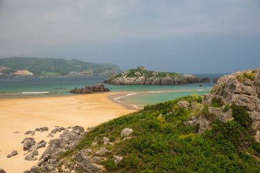 Kuzey İspanya 'da Noja' daki plaj manzarası