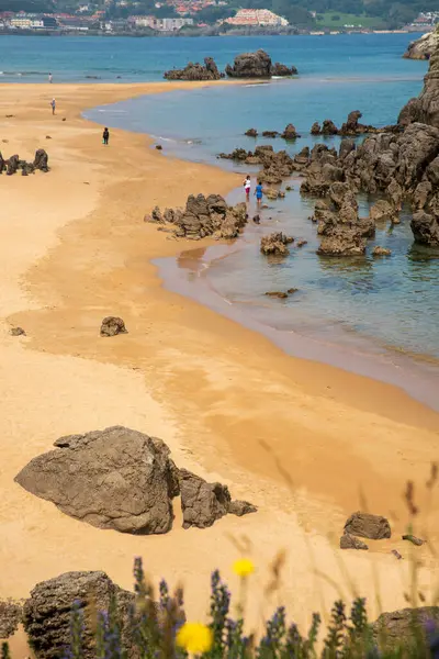 Kuzey İspanya 'da Noja' daki plaj manzarası