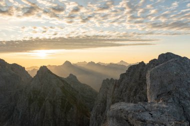 Julian Alpleri 'nin İtalyanca bölümünde Foronon del Buinz' in tepesinden görüntüle