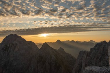 Julian Alpleri 'nin İtalyanca bölümünde Foronon del Buinz' in tepesinden görüntüle