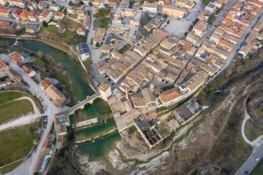 İtalya 'nın Marche bölgesindeki Fermignano kasabasının hava manzarası