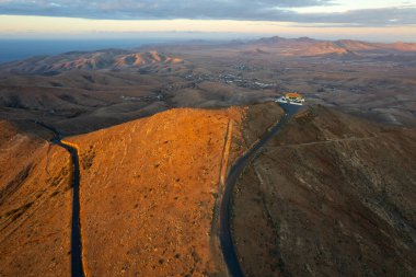 İspanya 'da Fuerteventura' daki dağların havadan görünüşü