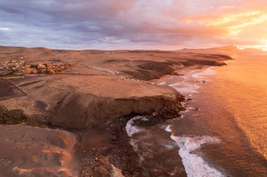 La Pared 'deki Fuerteventura kıyılarının havadan görüntüsü