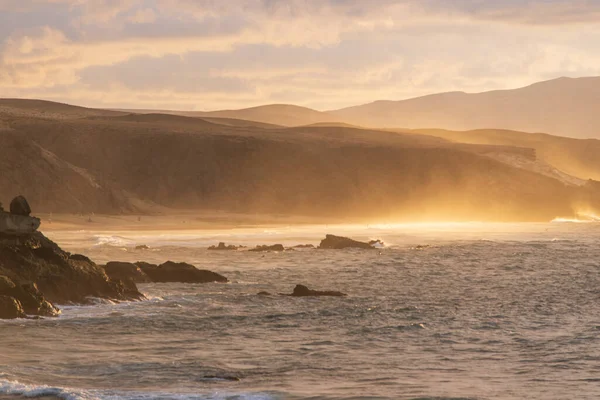 La Pared 'deki Fuerteventura sahilinin gün batımı manzarası