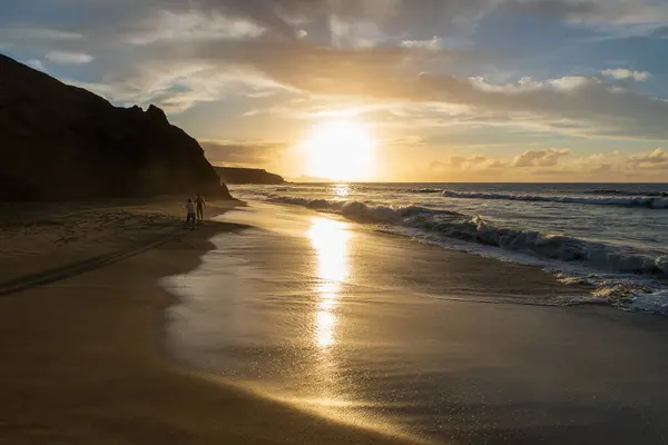La Pared 'deki Fuerteventura sahilinin gün batımı manzarası