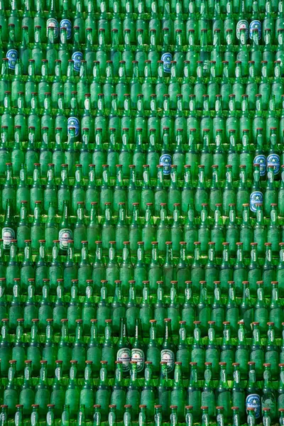 Vista Pirámide Botellas Cerveza Imagen De Stock