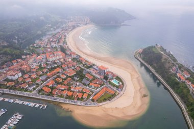 Kuzey İspanya 'daki Ribadesella' nın hava manzarası