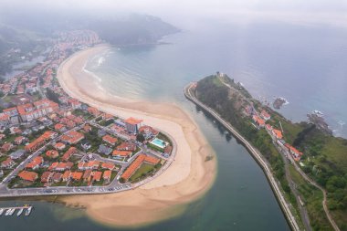 Kuzey İspanya 'daki Ribadesella' nın hava manzarası