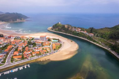 Kuzey İspanya 'daki Ribadesella' nın hava manzarası